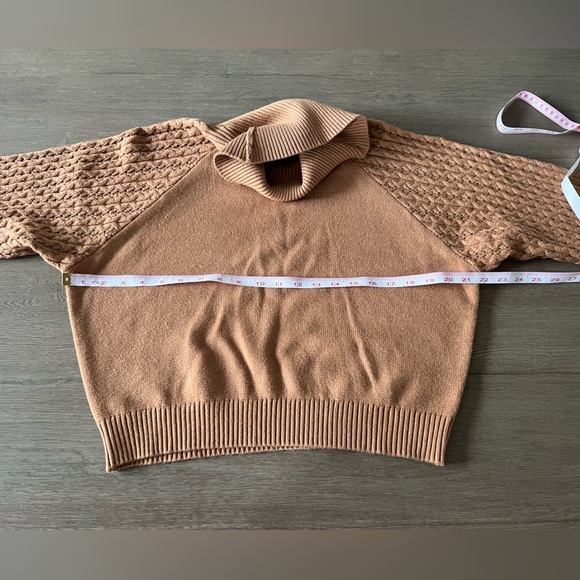 BB Dakota by Steve Madden cropped sweater - Picture 5 of 6